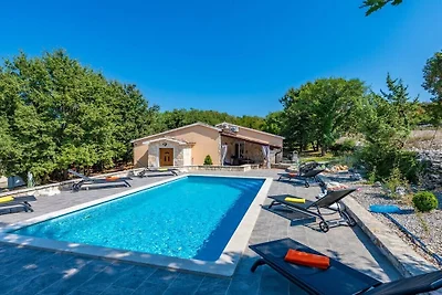 Villa in Krnica mit Schwimmbecken