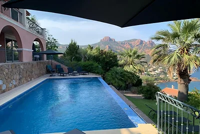 Villa in Anthéor mit Pool und Strandblick