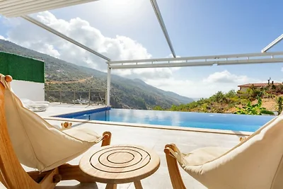 Villa in Kalkan mit Schwimmbecken