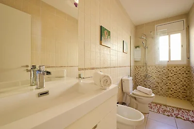 Przestronny wypoczynek w pobliżu wybrzeża...