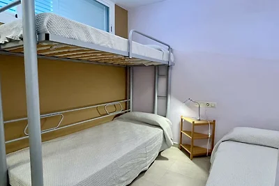 Apartment for 6 people near sand beach