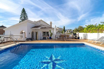 Luxusvilla mit Whirlpool und Meerblick