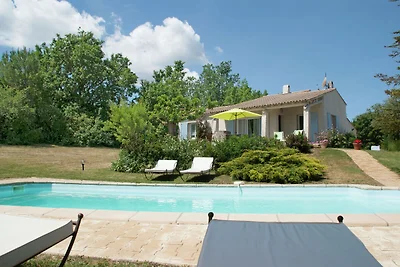Villa rustica con piscina a Cereste, Francia