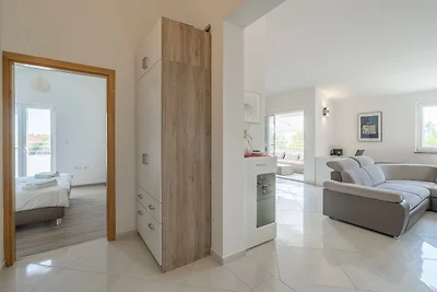 MY DALMATIA - Sea view apartment Privlaka