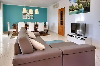 Villa in Guia mit Pool und Meerblick