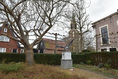 Villa moderna con terrazza e giardino a...