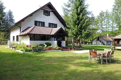 Große und komfortable Ferienvilla mit Garten