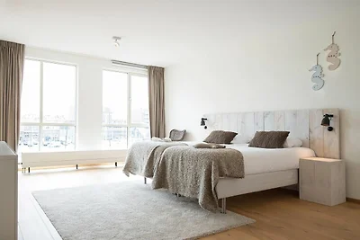 Sea-view Apartment in Den Haag with Balcony