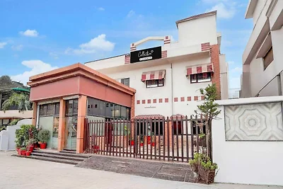 Collectie O Tyagi Road nabij de