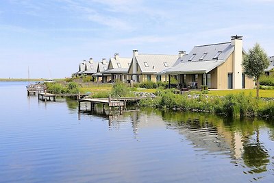 Moderne design lodge direct aan het water