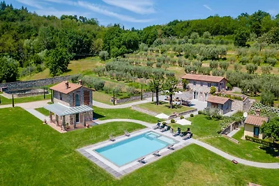 Moderne Toscaanse villa met privézwembad