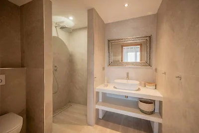 Klimatisierte Villa – 8 Schlafzimmer/17 Perso...