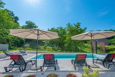 Vakantiehuis in Pićan met zwembad