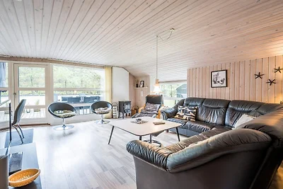Helle Hutte mit uberdachter Terrasse-By Traum