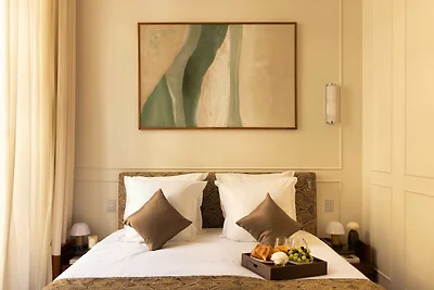 Palais Bourbon Hotel – Zimmer 31 – 4P –...