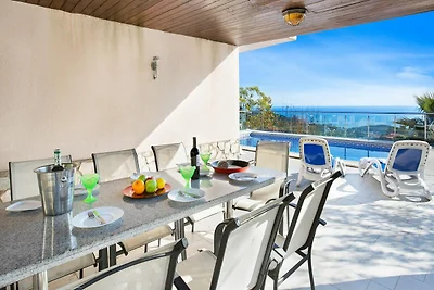 Villa an der Costa Brava mit Pool & Meerblick