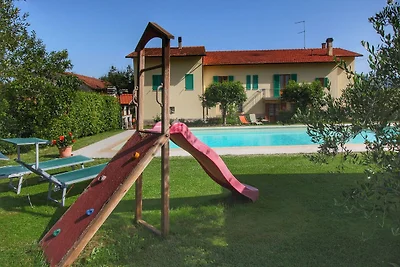 Spazioso Agriturismo con Piscina