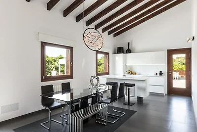 Villa in der Nähe von Muro mit Wasserfallpool