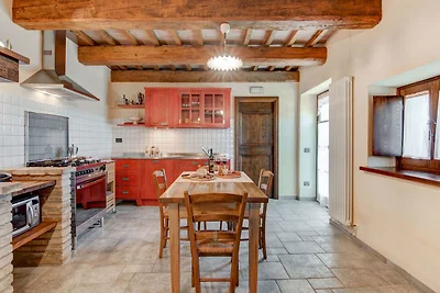 Elegante Casa Vacanze a Urbania con Giardino