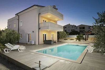 Villa in Premantura mit Schwimmbecken