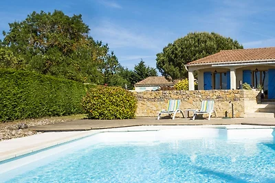 Luxuriöse Villa mit Pool in Malviès