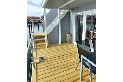 Hausboot in Stralsund mit Schwimmbecken