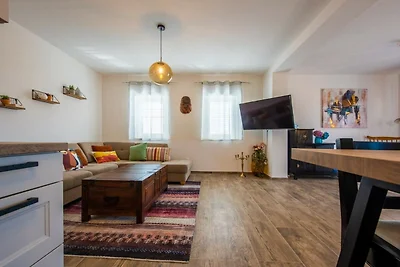 Charming and Tranquil Kastel Gomilica Apartme...