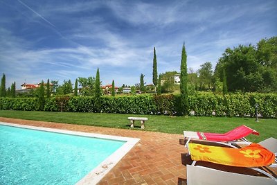 Üppige Wohnung in Lucignano mit Pool