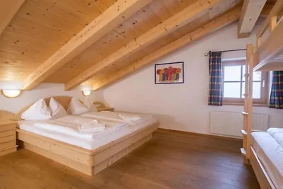 Chalet mit Bergblick in Wald
