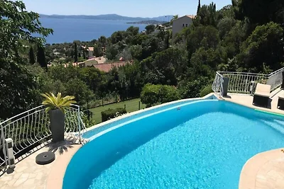 Villa mit Pool und Meerblick an der Côte...