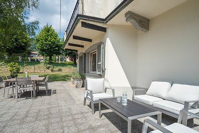 Einladende Villa in Lanzo d "Intelvi mit Bibl...