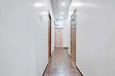 Super Townhouse Ville Parle
