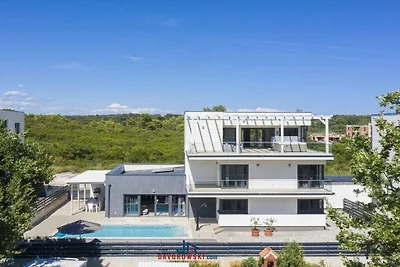 Villa in Pomer mit Schwimmbecken