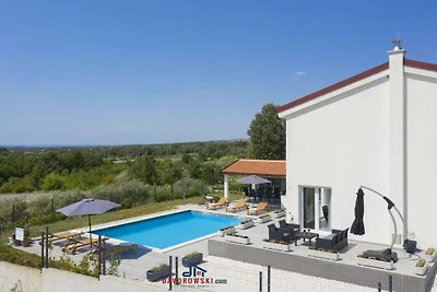Villa in Višnjan mit Schwimmbecken