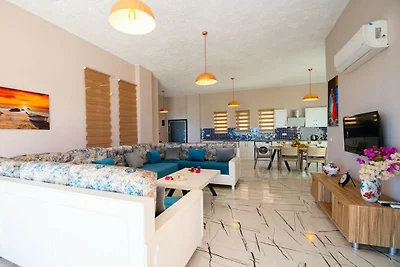 Villa in Kalkan mit Schwimmbecken