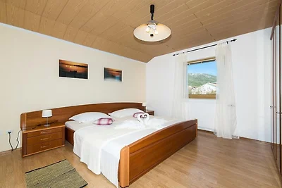 Four Bedroom Holiday Home with Pool