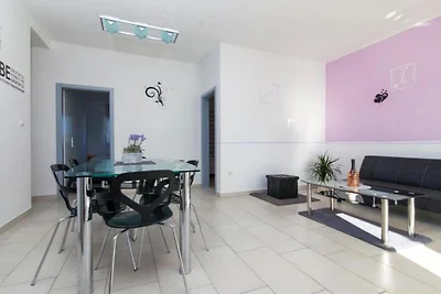 Villa Ava - Five Bedroom Villa with Swimming...