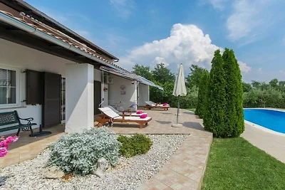 Villa in Nova Vas mit Schwimmbecken