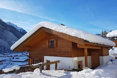 Chalet mit Bergblick in Wald