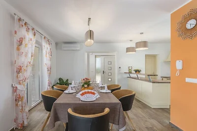Villa in Tinjan met zwembad