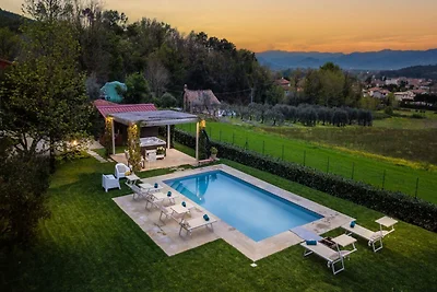 Boerderij in Lucca met zwembad en jacuzzi