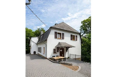 Villa in Mayen mit Schwimmbecken