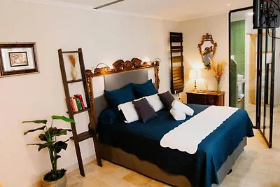 Diane Jacuzzi Suite – Erster Concierge