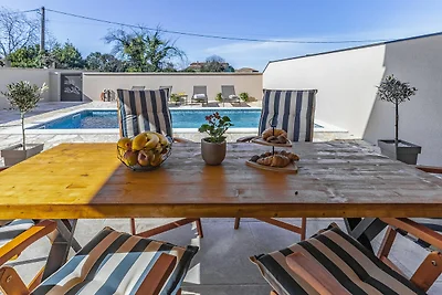 Familienvilla mit Pool, Wellness