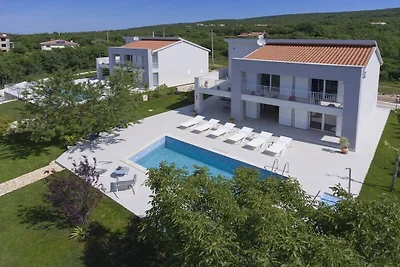 Villa in Stanisovi mit Schwimmbecken