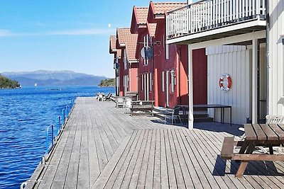 8 personas casa en Sjernarøy