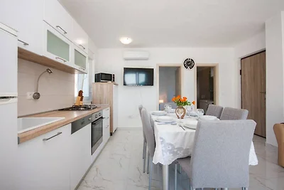 Apartments Happy Holiday - Two Bedroom Apartm...