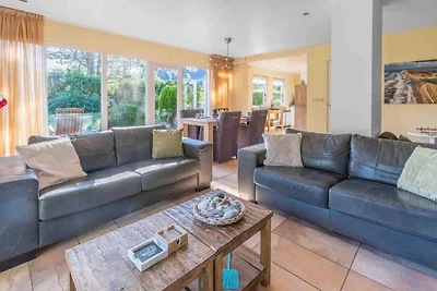 Sehr geschmackvoll eingerichtetes Landhaus fü...