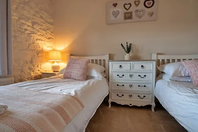 Bauernhaus in Staffordshire mit Hügelblick