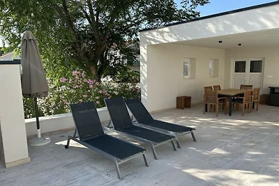 Dom wakacyjny w Murterze z basenem